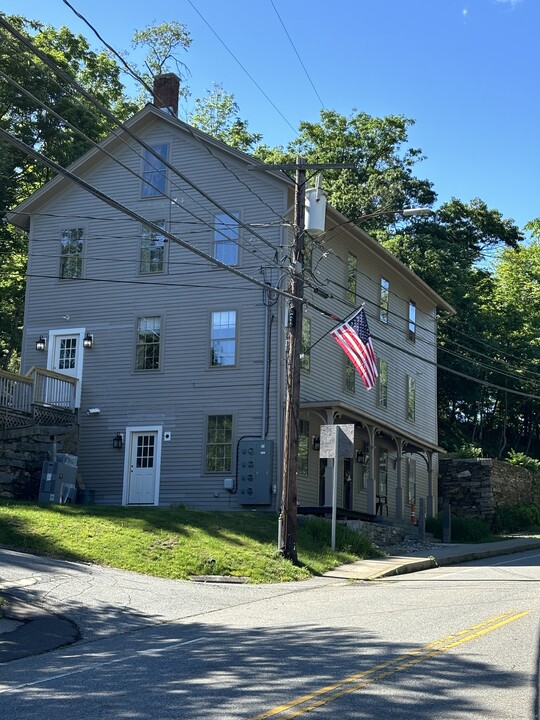 23 Main St in East Haddam, CT - Building Photo