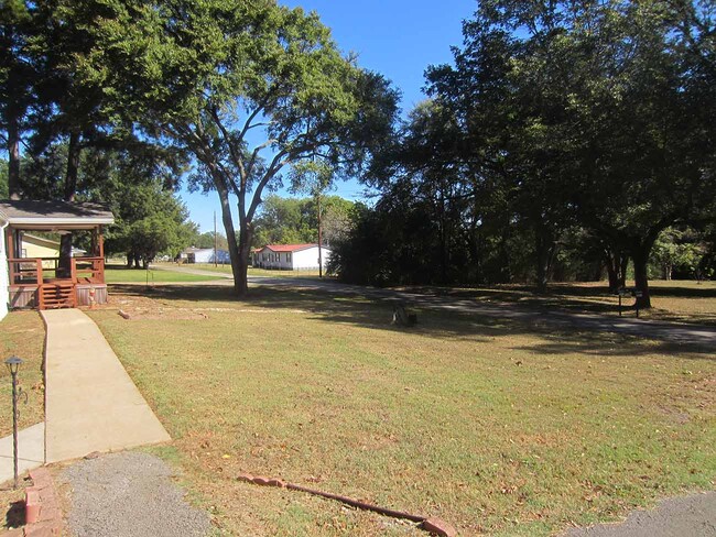 11054 Bayside Dr in Frankston, TX - Foto de edificio - Building Photo