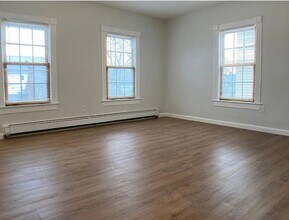 31 Pearl St in Natick, MA - Building Photo - Building Photo