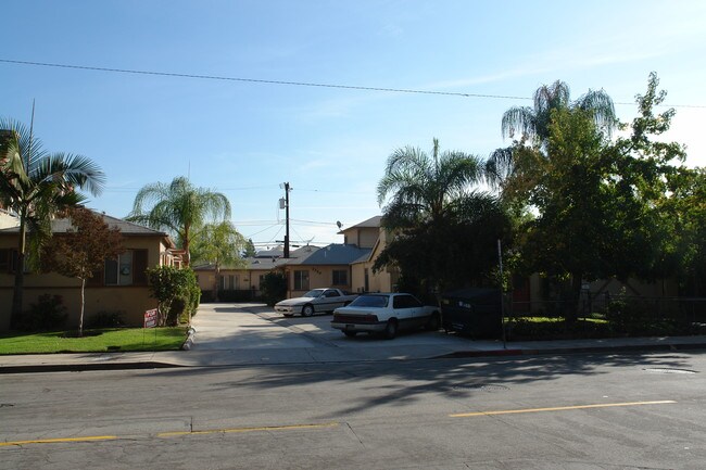 2318-2320 Ontario St in Burbank, CA - Building Photo - Building Photo