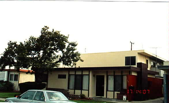 2124 W 157th St in Gardena, CA - Building Photo