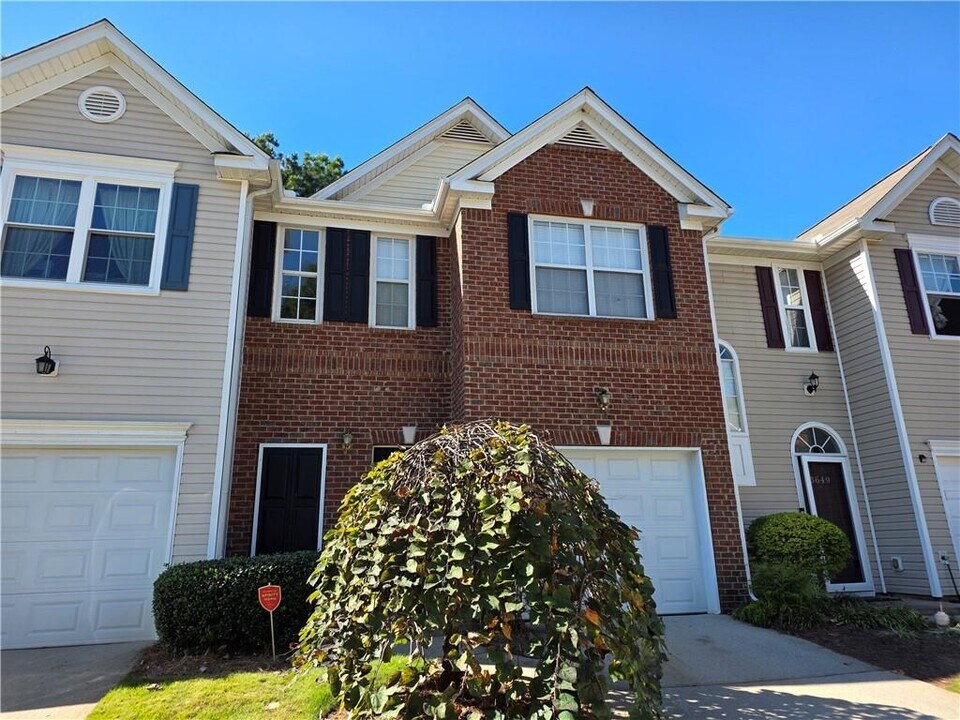 3651 Lantern Crest Cove in Scottdale, GA - Building Photo