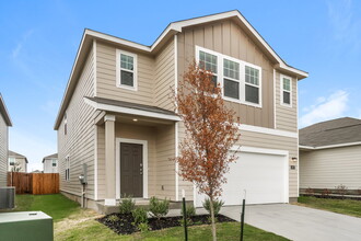 5607 Finch Cyn in Converse, TX - Building Photo - Building Photo