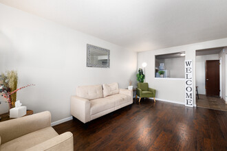 Le Coeur Apartments in St. Ann, MO - Building Photo - Interior Photo