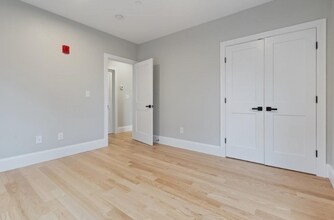 30 Dighton St, Unit 2 in Boston, MA - Foto de edificio - Building Photo