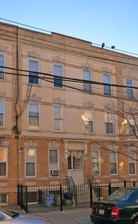 30-91 44th St in Astoria, NY - Foto de edificio - Building Photo