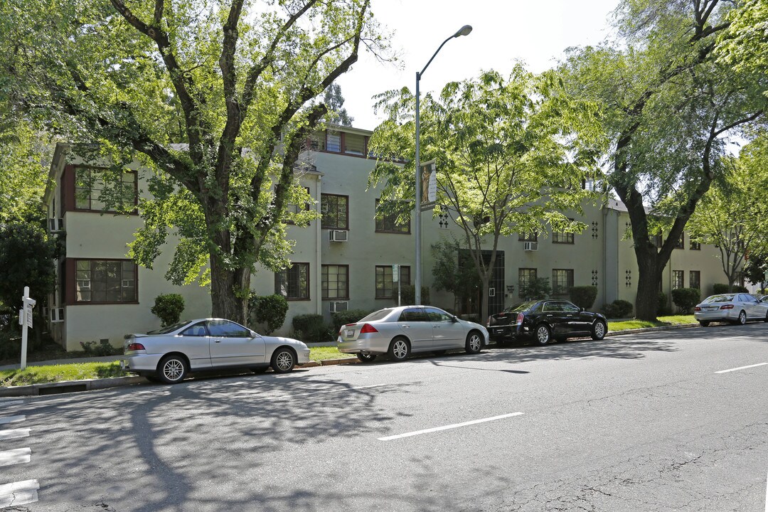 Dauger Manor in Sacramento, CA - Foto de edificio