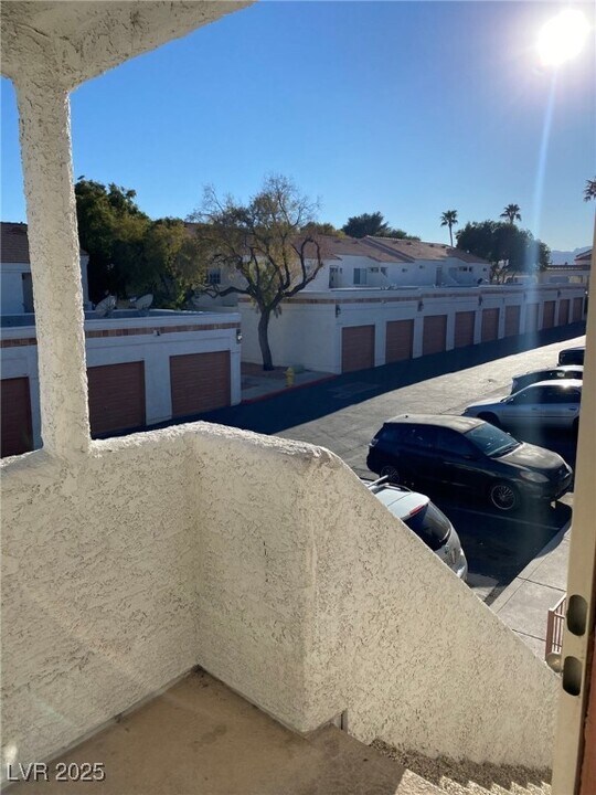 1800 S Edmond St in Las Vegas, NV - Building Photo