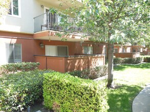 400 N Acacia Ave, Unit C16 in Fullerton, CA - Building Photo - Building Photo