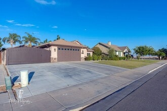 3707 Daytona Dr in Bakersfield, CA - Building Photo - Building Photo
