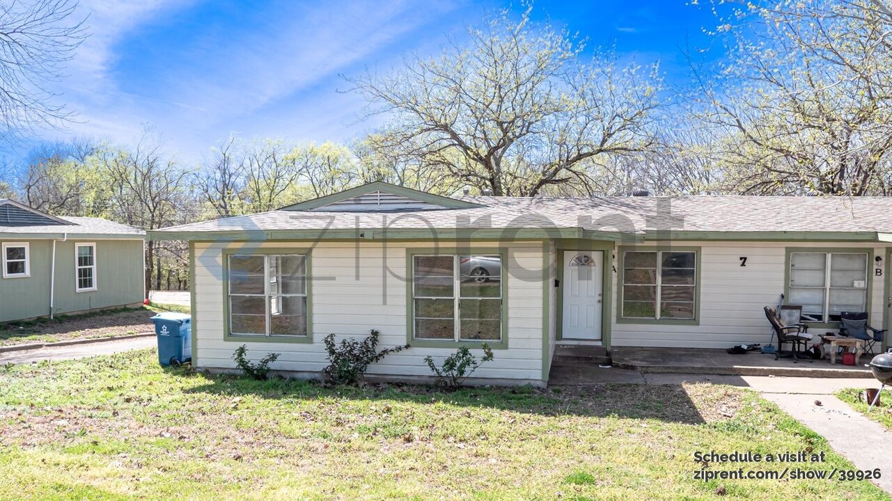 7 Pershing Dr in Denison, TX - Building Photo