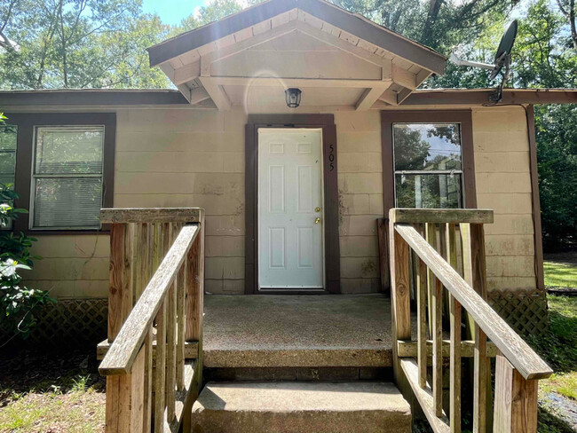 property at 517 N Live Oak St