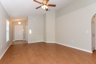 17036 Lixberry Way, Unit 11255T in Land O Lakes, FL - Building Photo - Building Photo