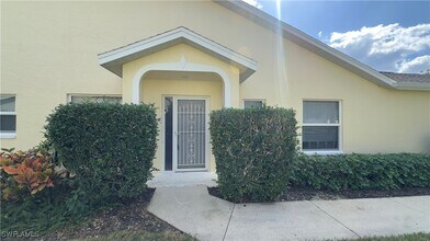 5653 Greenwood Cir in Naples, FL - Building Photo - Building Photo