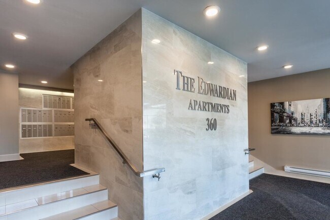 360 Frank St. – The Edwardian in Ottawa, ON - Building Photo - Building Photo