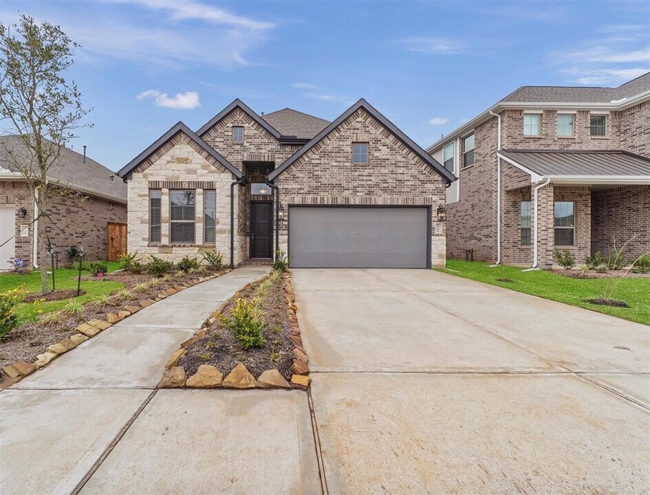 2142 Ironwood Pass Dr in Missouri City, TX - Building Photo