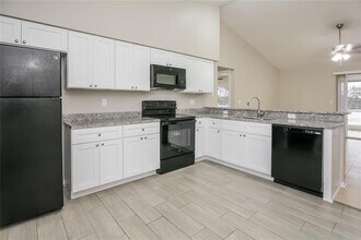246 Cobblestone Dr in Spring Hill, FL - Building Photo - Building Photo