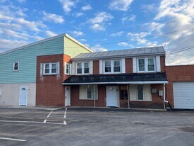 211 N Queen St in Shippensburg, PA - Building Photo