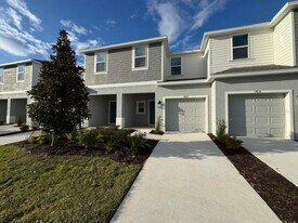 7629 WATERSCAPE Dr in Groveland, FL - Building Photo