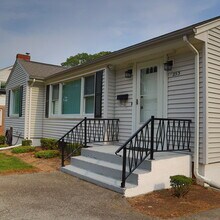 253 Plant St in Groton, CT - Building Photo - Building Photo