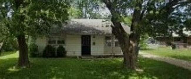 property at 8828 E 41st Pl