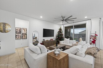 36810 N Camarillo Dr in San Tan Valley, AZ - Foto de edificio - Building Photo