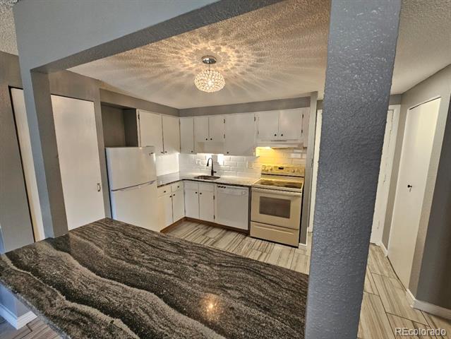 1302 S Parker Rd in Denver, CO - Building Photo - Building Photo