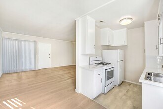 Wonder Palms Apartments in Santa Monica, CA - Building Photo - Building Photo