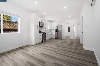 18 Del Sol Ct in Petaluma, CA - Building Photo - Building Photo