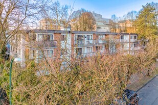 1950 8th Av W in Vancouver, BC - Building Photo