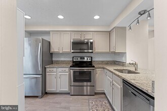 1644 Fieldthorn Dr in Reston, VA - Building Photo - Building Photo
