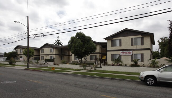 Lafayette Apartments in Orange, CA - Foto de edificio - Building Photo