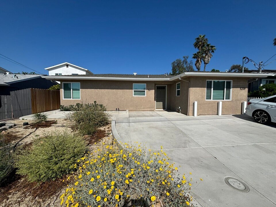 5211 Tipton St in San Diego, CA - Building Photo