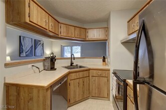 1200 Tollis Pkwy in Broadview Heights, OH - Foto de edificio - Building Photo