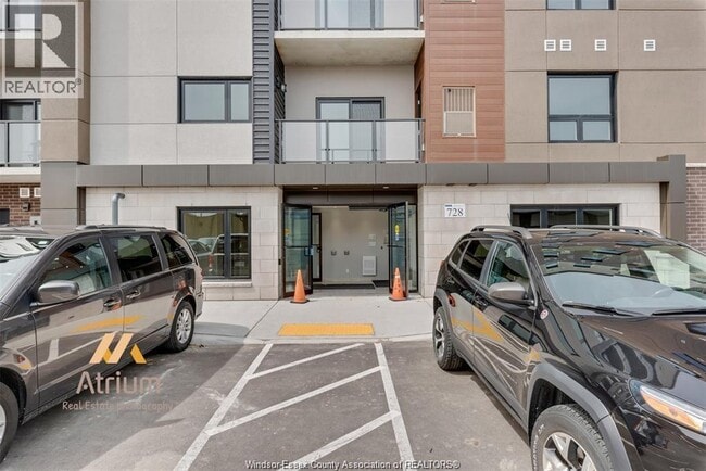 728 Brownstone Dr in Lakeshore, ON - Building Photo - Building Photo