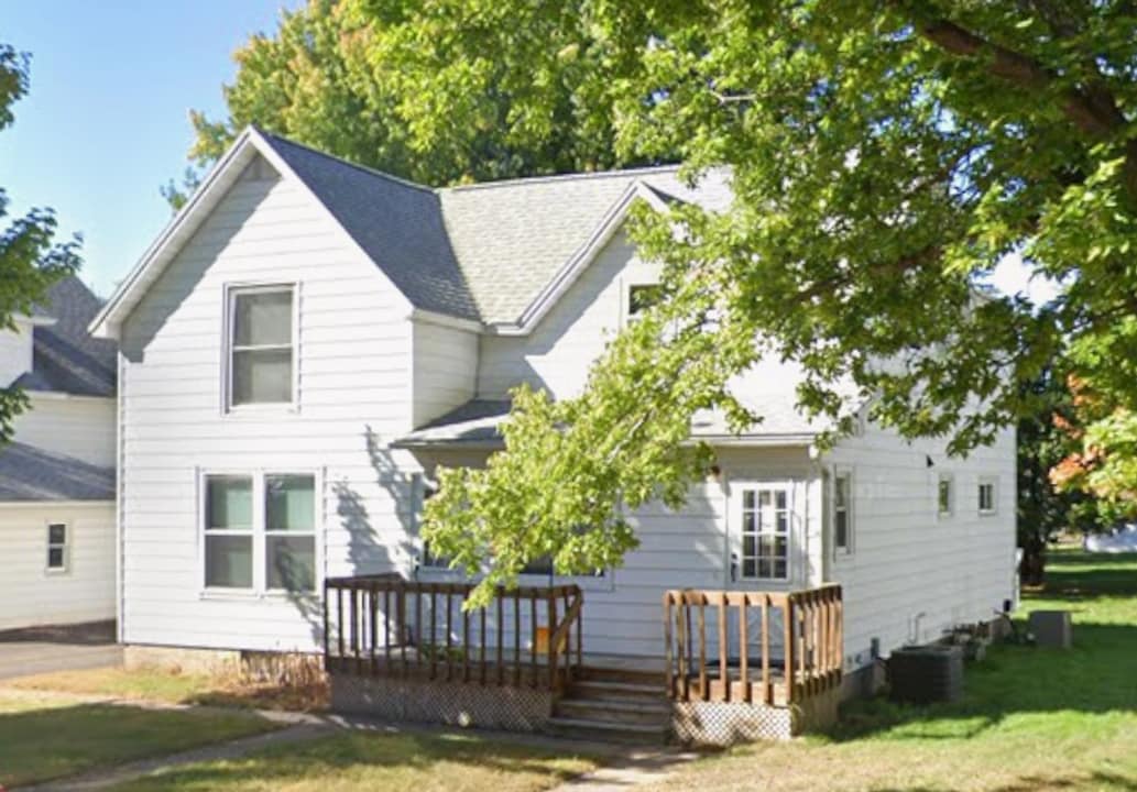 1811 11th St E in Menomonie, WI - Building Photo