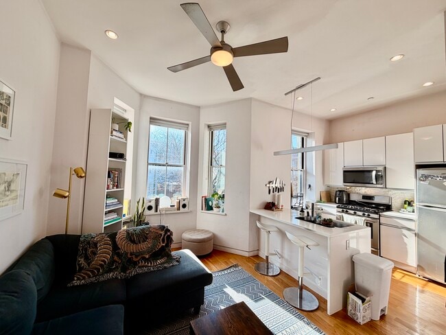 1607 Tremont St, Unit 2 in Boston, MA - Foto de edificio - Building Photo