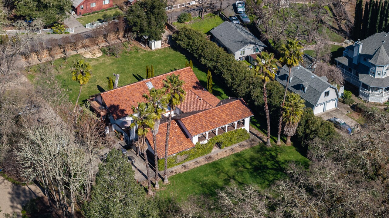 474 Glass Mountain Rd in St Helena, CA - Building Photo