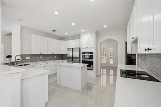 5622 Lake Pl Dr in Houston, TX - Building Photo - Building Photo