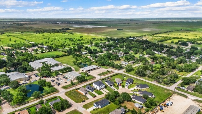 property at 8 Donna Ct