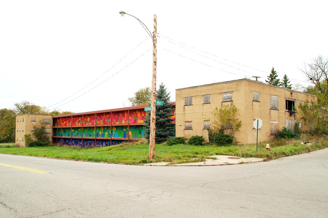 Elmira apartments in Detroit, MI - Building Photo