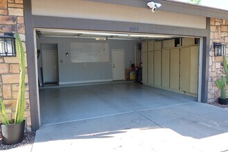 9015 E Poinsettia Dr in Scottsdale, AZ - Building Photo - Building Photo