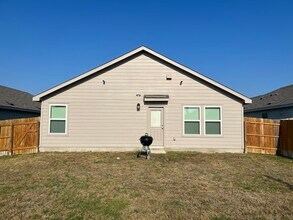 9726 Mill Dam in San Antonio, TX - Building Photo - Building Photo