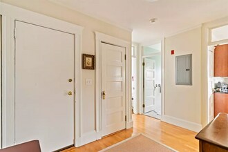22 Centre St, Unit 8 in Cambridge, MA - Building Photo - Building Photo