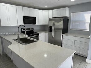 1392 Riverside Cir in Wellington, FL - Building Photo - Building Photo
