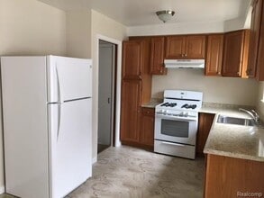 24704 Willowby Ave in Eastpointe, MI - Building Photo - Building Photo