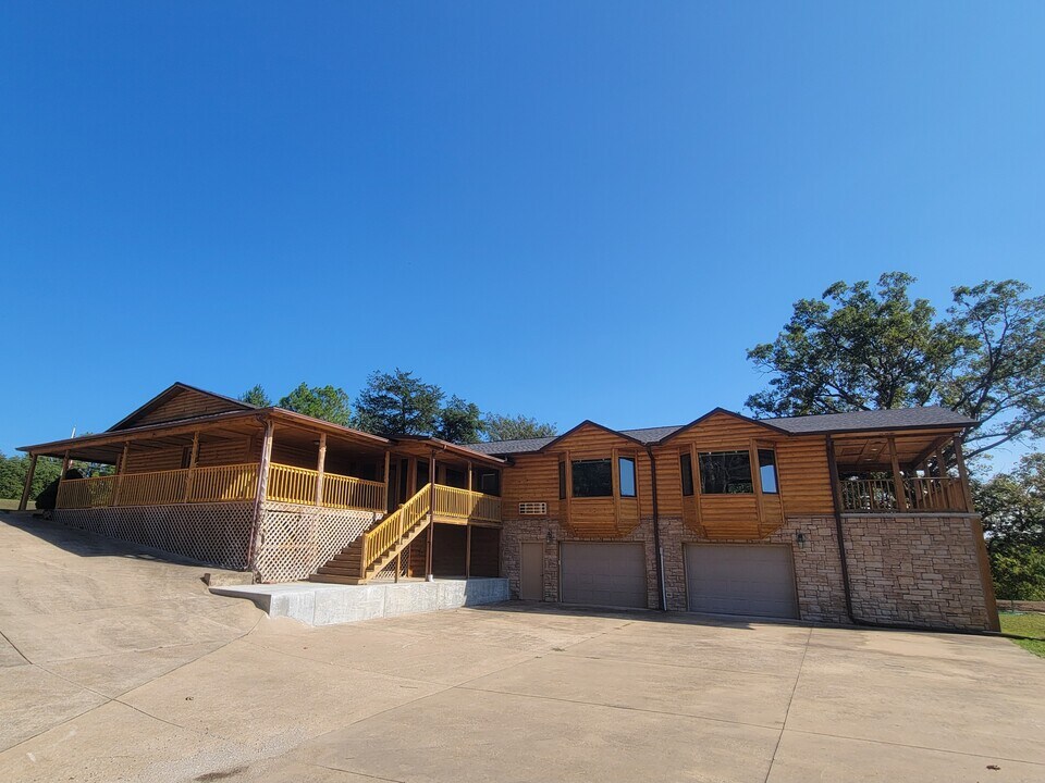 7697 MO-176 in Walnut Shade, MO - Building Photo