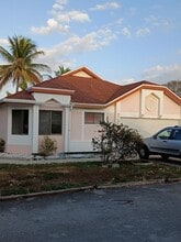 739 Holly St in North Lauderdale, FL - Building Photo - Building Photo