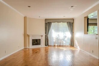 1112 S Bedford Dr, Unit 101 in Los Angeles, CA - Foto de edificio - Building Photo