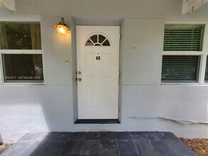 40 NW 44th St in Miami, FL - Building Photo - Building Photo